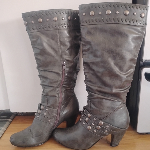 Rinaldi Leather Studded Boots - Picture 6 of 14